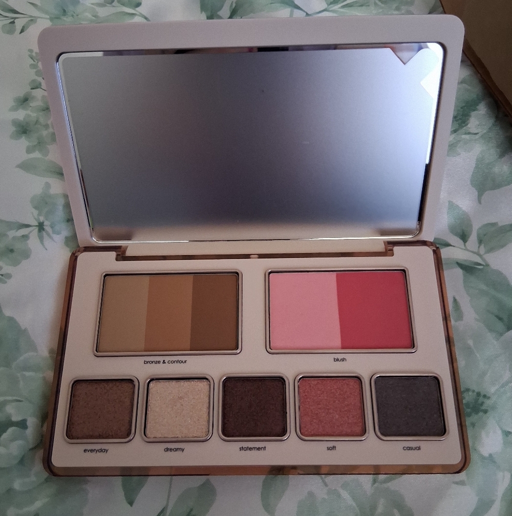 Natasha Denona Blush and Contour Palette with Pink and Brown Shades